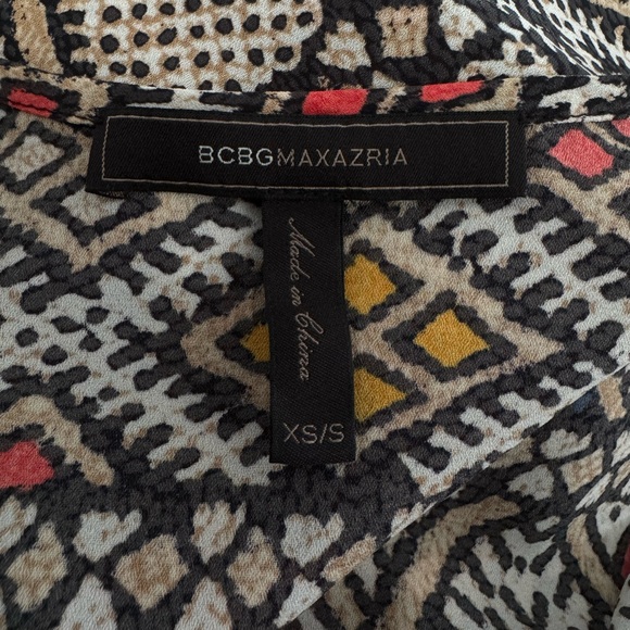 Geometric NEDA High Low Hem Top Shirt Size XS / Small MSRP $158 BCBG MAXAZRIA - Picture 4 of 6